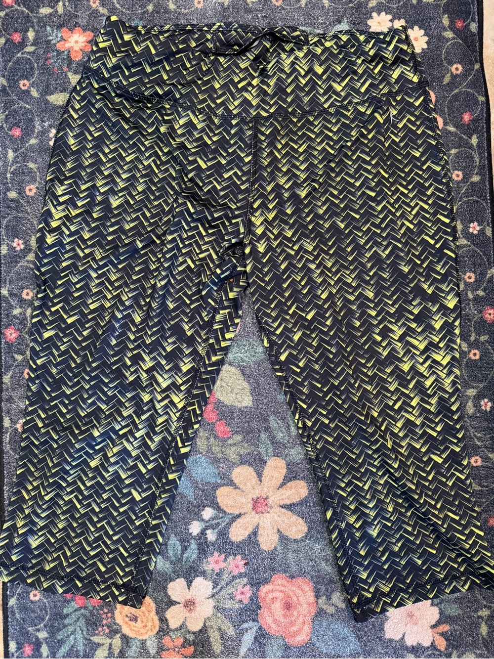 Danskin Now Black and Yellow Geometric Active Leggings
